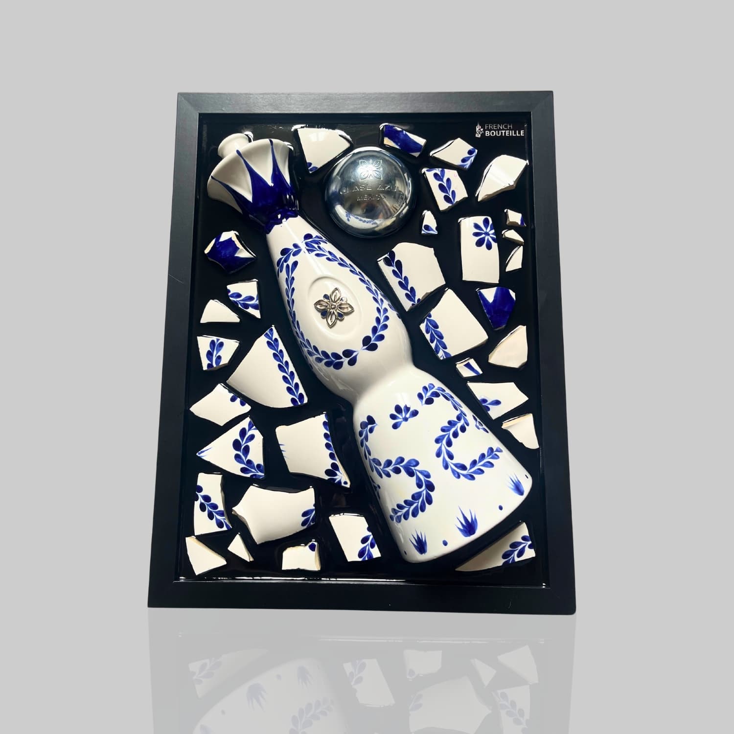 tableau bouteille cassée tequila clase azul reposado en résine epoxy french-bouteille
